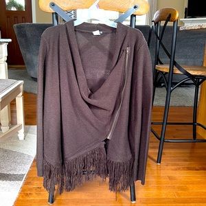 Side zip sweater with scoop neck